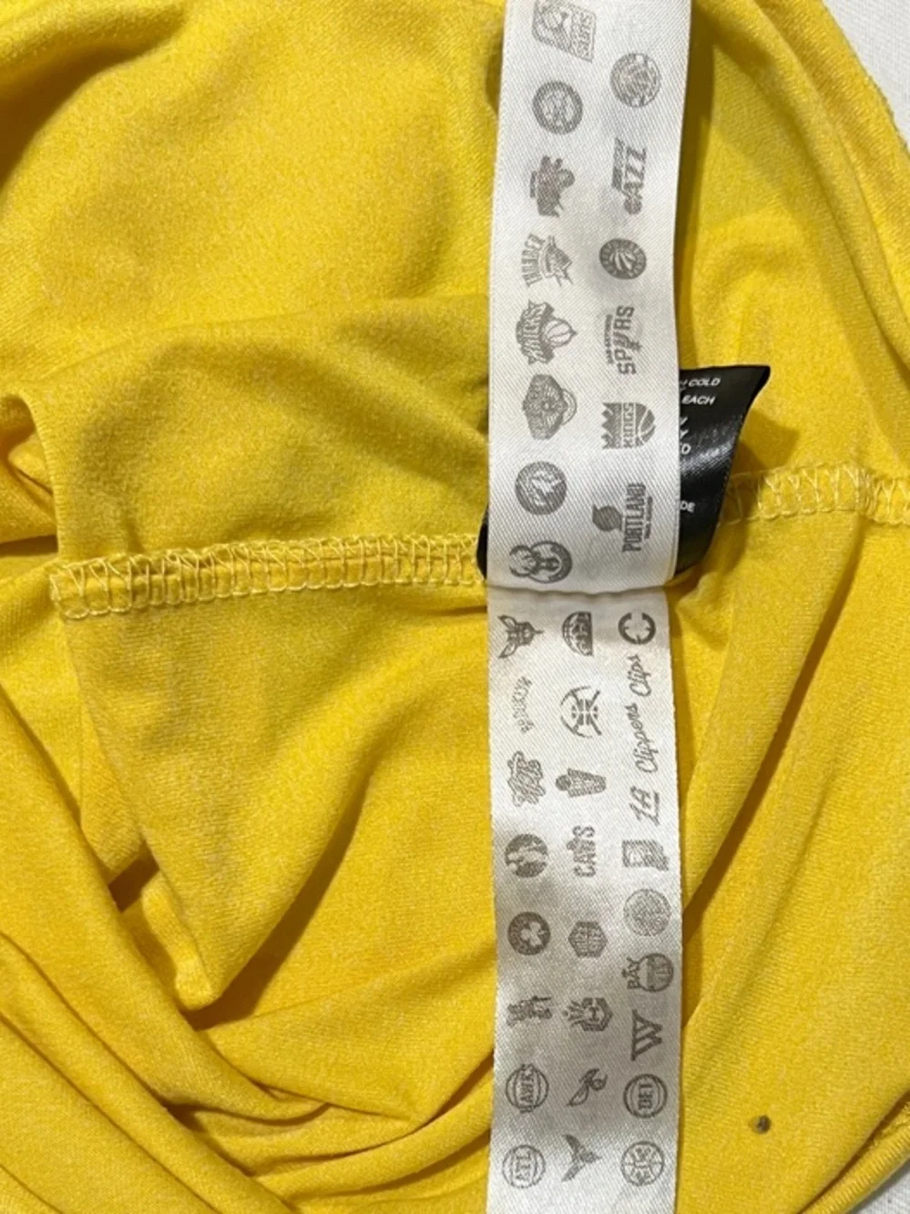 NBA Los Angeles Lakers Yellow Men's Short-Sleeve Tee SZ Small